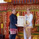 Bupati Pringsewu & Istri Mendapat Gelar Adat & Kebangsawanan Kerajaan Sekala Brak Kepaksian Pernong